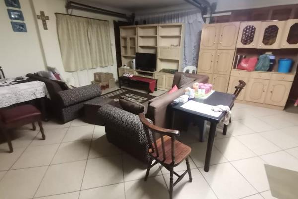 Spacious and neat 2 bedrooms, 1 bathroom . Open plan lounge, dining, and kitchen. Prepaid electricity and water.  Close to Main Road ...