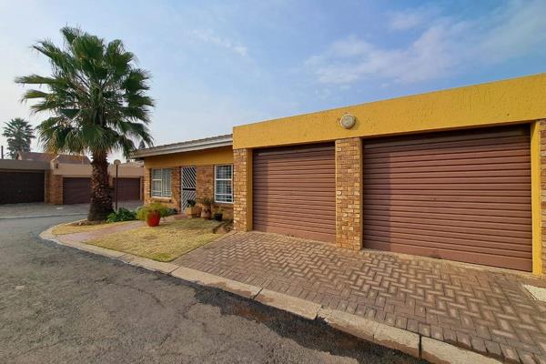 Stunning cluster situated in Dalpark 1 to let.
3 bedrooms, 2 bathrooms, lounge, kitchen and 2 garages.