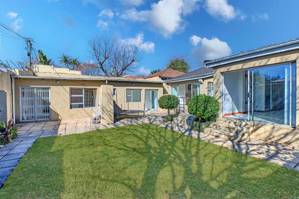 Lovely single storey renovated family home.

Entrance (with skylight), lounge (with pressed ceilings), dining room, kitchen (with both ...