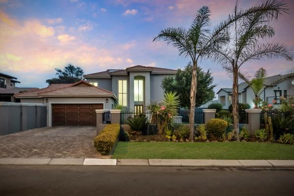 Welcome to this stunning home we have to offer in Le Mirage Estate!

This immaculate ...