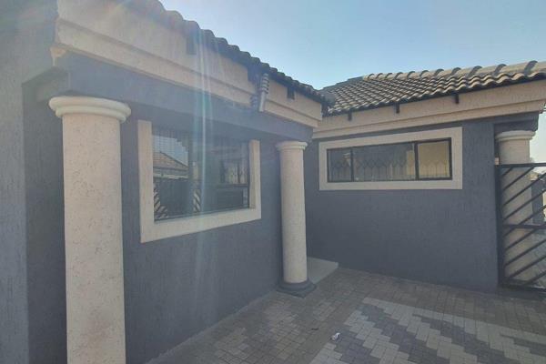 Very neat house to rent in Elandspoort .

This property is well situated and very neat .

Inside offers you 2 spacious bedrooms  ...