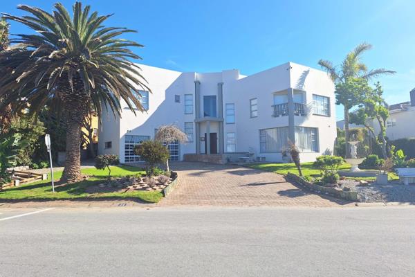 Welcome to your seaside oasis in the sought-after Garden Route mecca of Bayview. Discover the charm and potential of this spacious ...