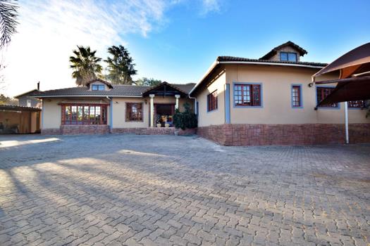 4 Bedroom House for sale in Olivedale