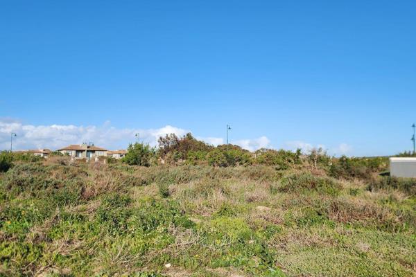 Discover the perfect opportunity to build your dream home on this 825 square meter plot in a peaceful cul-de-sac on the northern side ...