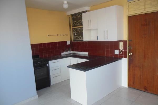 Newly renovated 1 bedroom flat, next to public transport and close to schools.
Rent ...