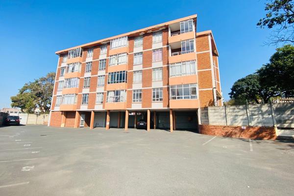 2 Bedroom apartment for sale in Morningside, on Goble Road. Fully fitted kitchen and bedrooms, open lounge and dining room area ...