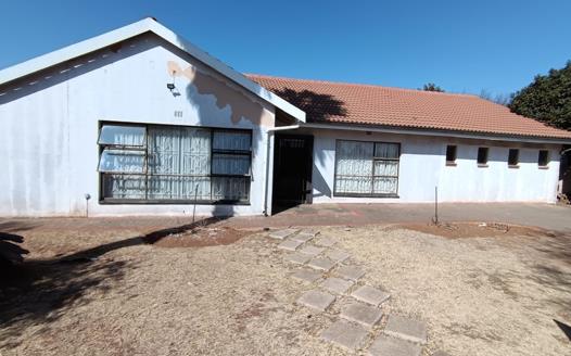 4 Bedroom House for sale in Helikonpark