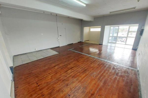 Available: immediately

great visibility! 

OPTION 1 : SHOP B - approximately 128 sqm 

R69.53/ sqm

Rent: R8900 (EX VAT)
Deposit: ...