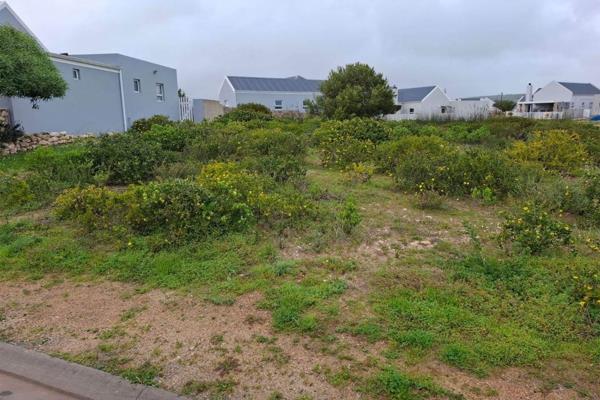 Discover the perfect spot to build your dream home in the sought-after Laguna Sands Estate, Langebaan. This 507 square meter vacant ...