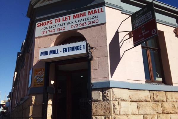 Very Large shop in New Mall, suitable for Retail.  R16000.00 per month excluding Municipal fees.  Please arrange for viewing.