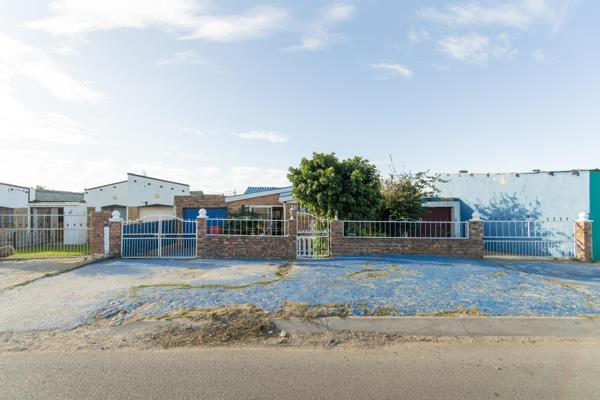 Bethelsdorp ext. 34 (Pincushion Street) 

This spacious, well-maintained property has ...