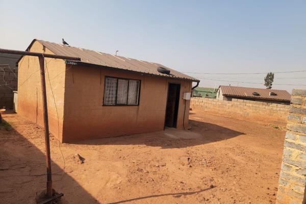 This house consists of a one bedroom, a bathroom, an open plan lounge and kitchen. The house is walled.

Close to Klipvalley Primary ...