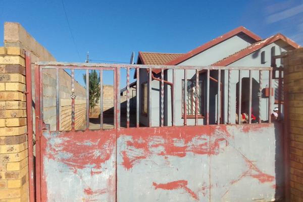 3 Bedroom house for sale at Protea Glen. It has a Kitchen, dining and a bathroom. It is walled and gated.