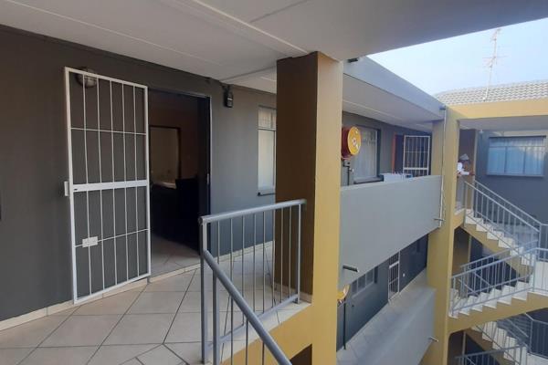 Two bedroom flat for sale in Jabulani SOWETO

A well kept modern, bright and airy ...