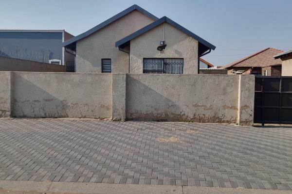 Welcome to this beautiful and spacious 3-bedroom home, perfectly located in Extension 2 KwaThema. With its modern design and ...