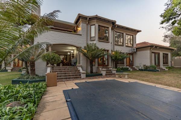 Nestled within the prestigious Woodhill Golf Estate, this luxurious 530m&#178; residence ...