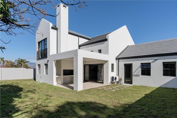 Close to somerset house private school!

Welcome to your new sanctuary of 4 freehold homes in Somerset West! This beautiful, newly ...