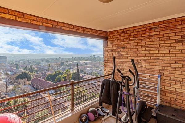 Owner is asking R1,250,000. The modern complex nestled on the scenic hills offers a luxurious living experience with its contemporary ...