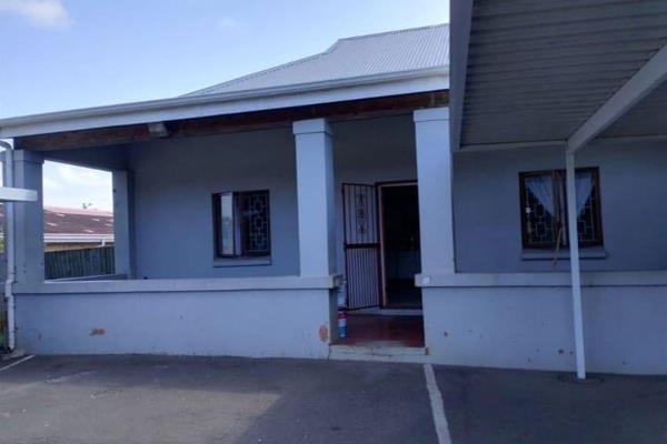 Urgent Sale: 2 Bedrooms 1 Bathroom Townhouse for Sale Ss Codner Gardens Complex, situated in Bellair, Sea View, KwaZulu.
 
Property ...