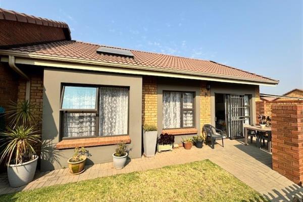 Charming 2-Bedroom Townhouse in Country Life Retirement Village, Benoni 

Experience peaceful retirement living in this lovely ...