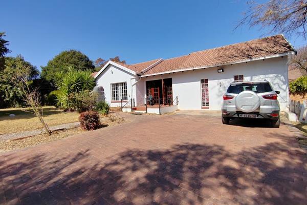 Welcome to your new home in the heart of Bergbron! This charming cottage is available for lease, offering a perfect blend of comfort ...