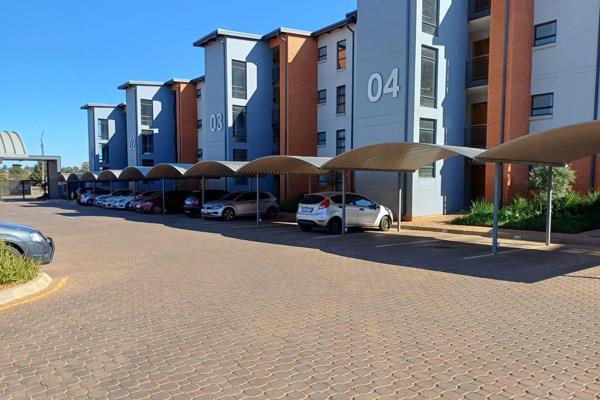 Discover this charming unit nestled in the vibrant suburb of Glen Marais, Kempton Park. Its strategic location combines excellent ...