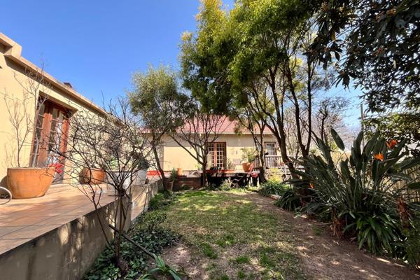 This lovely home offers all a buyer could want - it is well kept, ready-to-live and located in one of the best areas in Johannesburg. ...