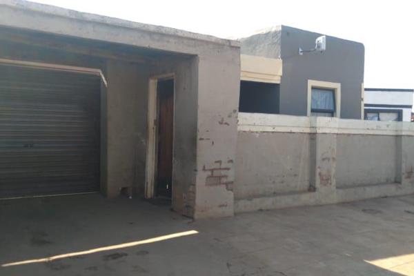 4 Room house,bathroom, kitchen, dining room, one outside room,wall fence and gate.
Close to amenities such as schools, clinic, public ...