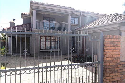 5 Bedroom House for sale in Mamelodi East