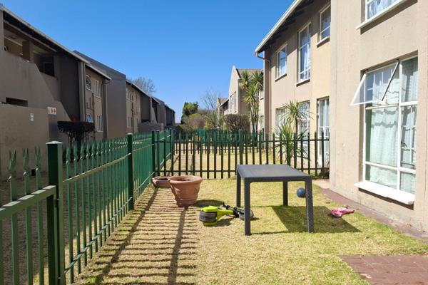 Lovely apartment set in 24 hour security complex walking distance to Martin School Primary, Just a few minutes to East Rand Mall ...