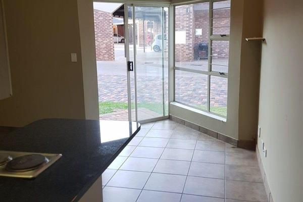 Spacious bachelor in Dassierand – Potchefstroom – For Sale
This spacious bachelor unit consists of bathroom with shower, kitchen, and ...