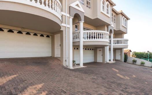 3 Bedroom Townhouse for sale in Bruma