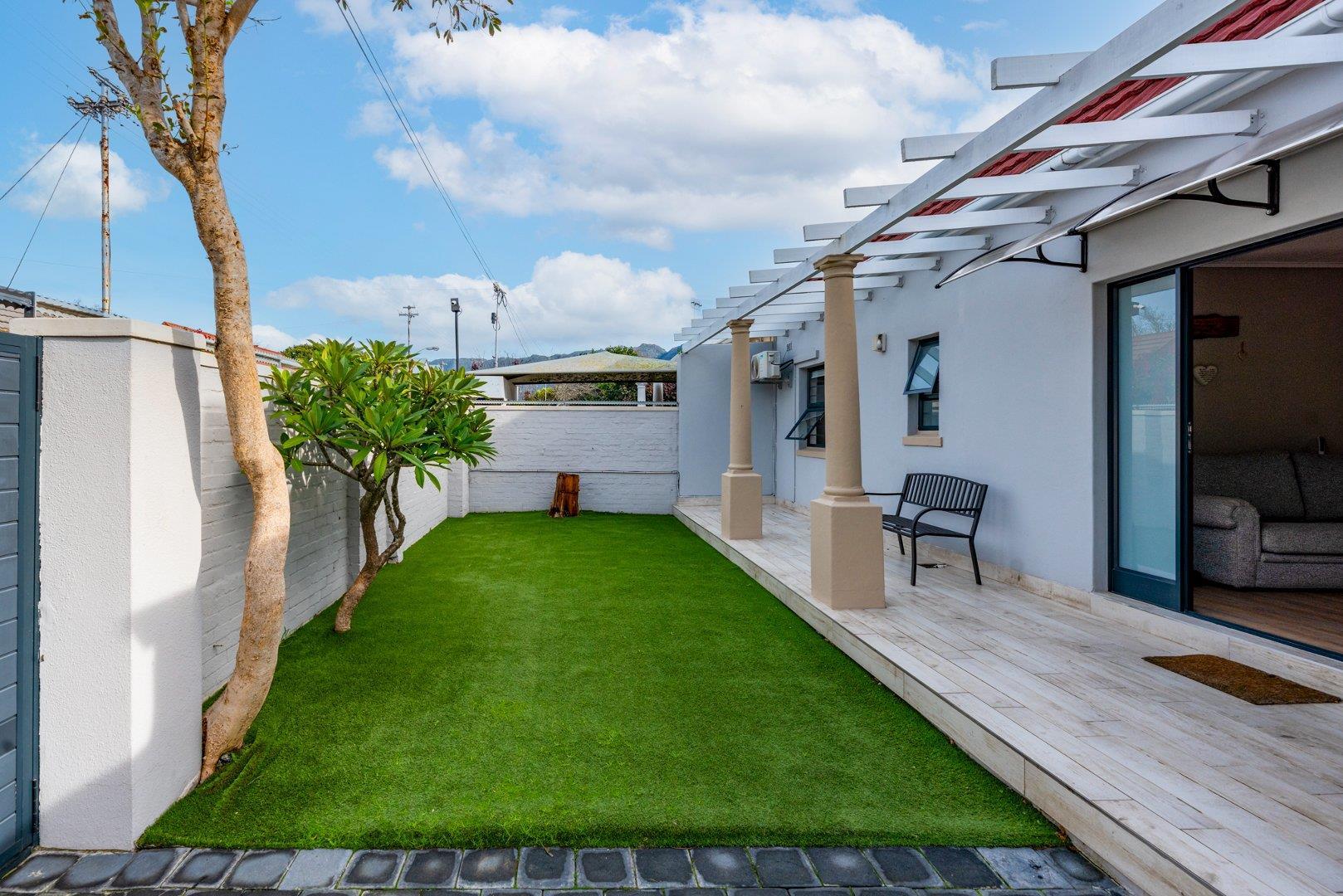 2 Bedroom House for sale in Harfield Village P24114574195