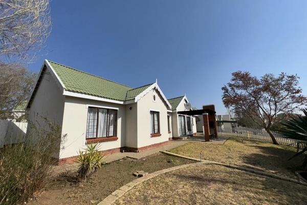 This stunning townhouse in the popular northern Hillside suburb of Bloemfontein is ...