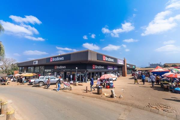 FULLY TENANTED TAXI RETAIL

Two Corner Retail Shops opposite Taxi Rank
National Tenants
GLA: &#177; 3 672m&#178;
Combined Erf Extent: 3 ...