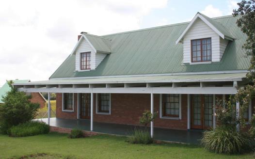 2 Bedroom House for sale in Dullstroom