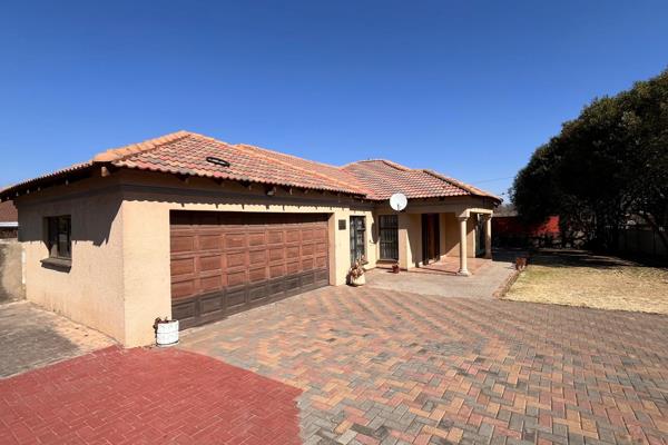 This well kept tiled roof family home with aluminum windows offers you 3 spacious bedrooms, 2 bathrooms. open plan tv and dining room ...