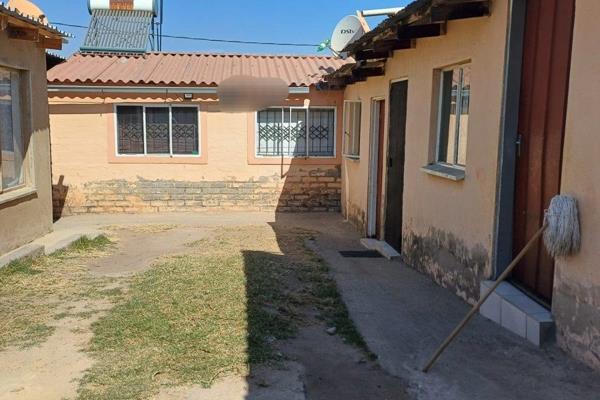 Two-bedroom house for sale in Kaalfontein

This property offers:
The house divided into 2 bedrooms,
2 dining rooms, kitchens and ...