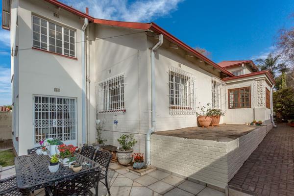 Offers from R2.35m
Discover this immaculate and spacious 4-bedroom traditional home, perfectly positioned. This residence exudes ...