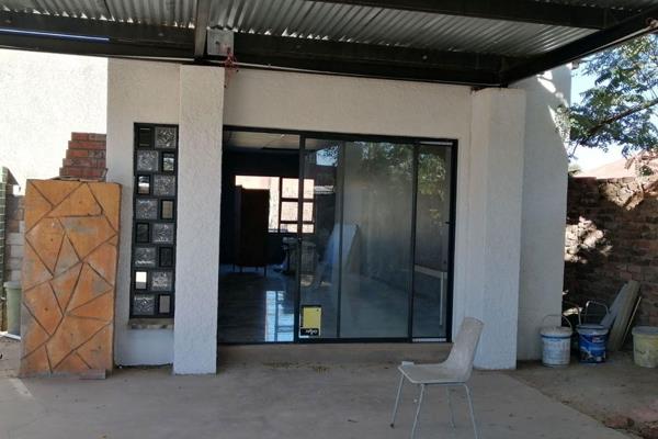 Newly build, spacious and modern one bedroom apartment to rent in West End Kimberley. ...