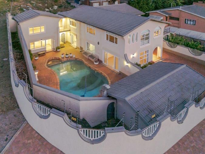 5 Bedroom House for Sale in Kenville