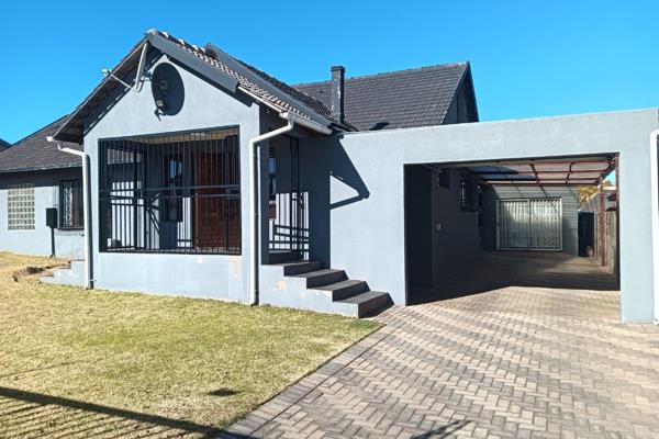 Be Part for this Beautiful Renovate home in Witpoortjie

-  When one enters this spacious ,  freestanding property ,  you are ...