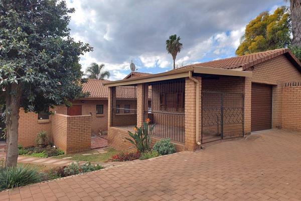 Centrally located in a quiet part of Garsfontein in close range of top schools, malls, hospitals and major routes.

This charming ...