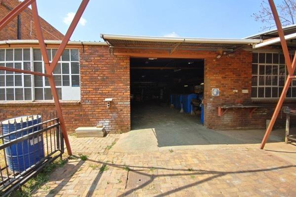 This property in the Industrial area of extension CE6 , Vanderbijlpark 
The immediate and surrounding areas compromise of industrial ...