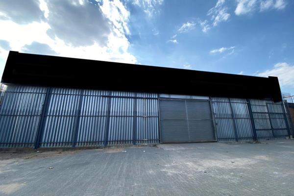 This warehouse of 3897m2 is available to let in a secure industrial park. The warehouse ...