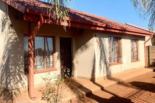 Property offers:

- 2 Bedrooms 

- Bathroom 

- Kitchen

- Dining area 

- Lounge 

- 1x vehicle carport

- Spacious yard  

 Connect ...