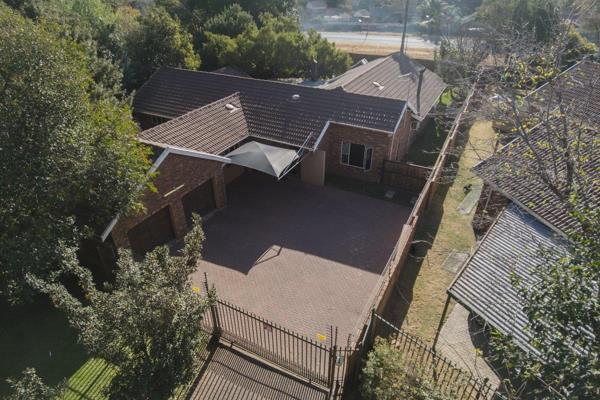 A stunning property brand new in the market in the family-friendly area of Rooihuiskraal,. This family home, set on a larger than ...