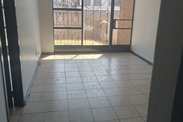 Fully tiled unit  available from November.
Rental:  R4500.00 per month
Fixed Sewer and ...