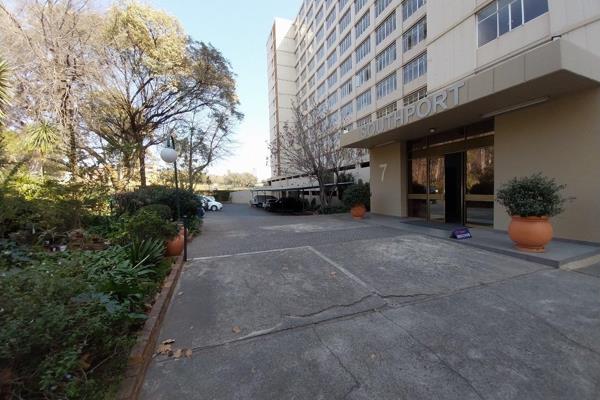 This neat 77 sqm apartment is located in the well maintained and quiet Southport apartment building.
This apartment is situated on the ...