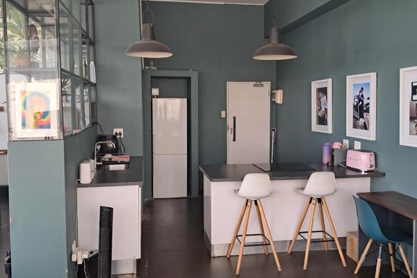 Welcome to Main Street Life in the vibrant and eclectic Maboneng Precinct! This stylish ...